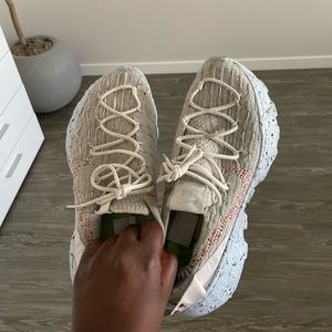 NIKE Space Hippie 04 Sneaker (Women)